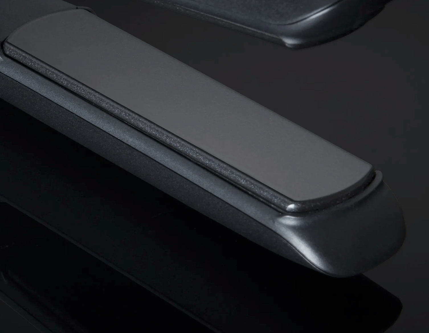 GHD PLATINUM+ HAIR STRAIGHTENER IN BLACK