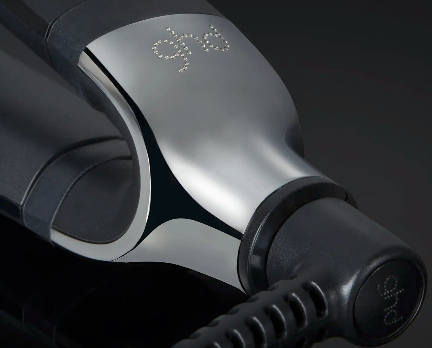 GHD PLATINUM+ HAIR STRAIGHTENER IN BLACK